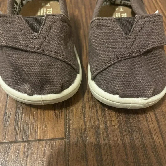 Classic Tom's Brown Slip On, Size 4T, Unisex - Picture 2 of 6